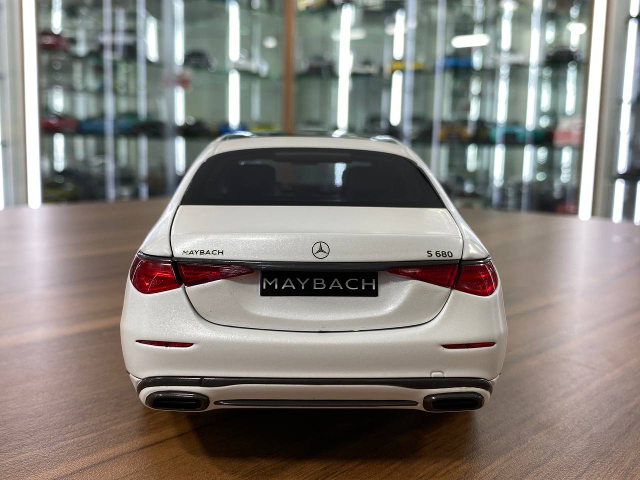 1/18 Diecast Metal Model – Mercedes-Maybach S 680 Night Series | Norev Dealer Edition | Full Opening | Opalite White