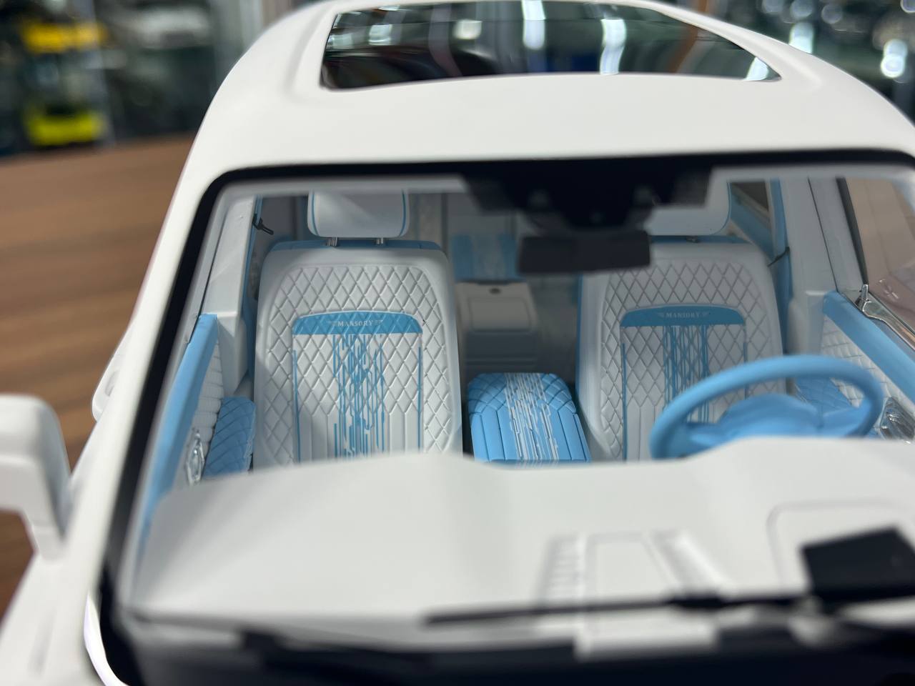 ★ 1/18 Davis & Giovanni Rolls Royce Cullinan Mansory – White / Light Blue | Limited to 03