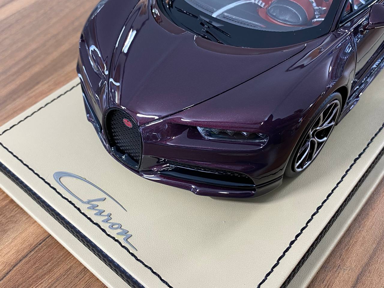 ★ 1:18 MR Collection Bugatti Chiron Sky View – Red Carbon / Black – Limited Edition
