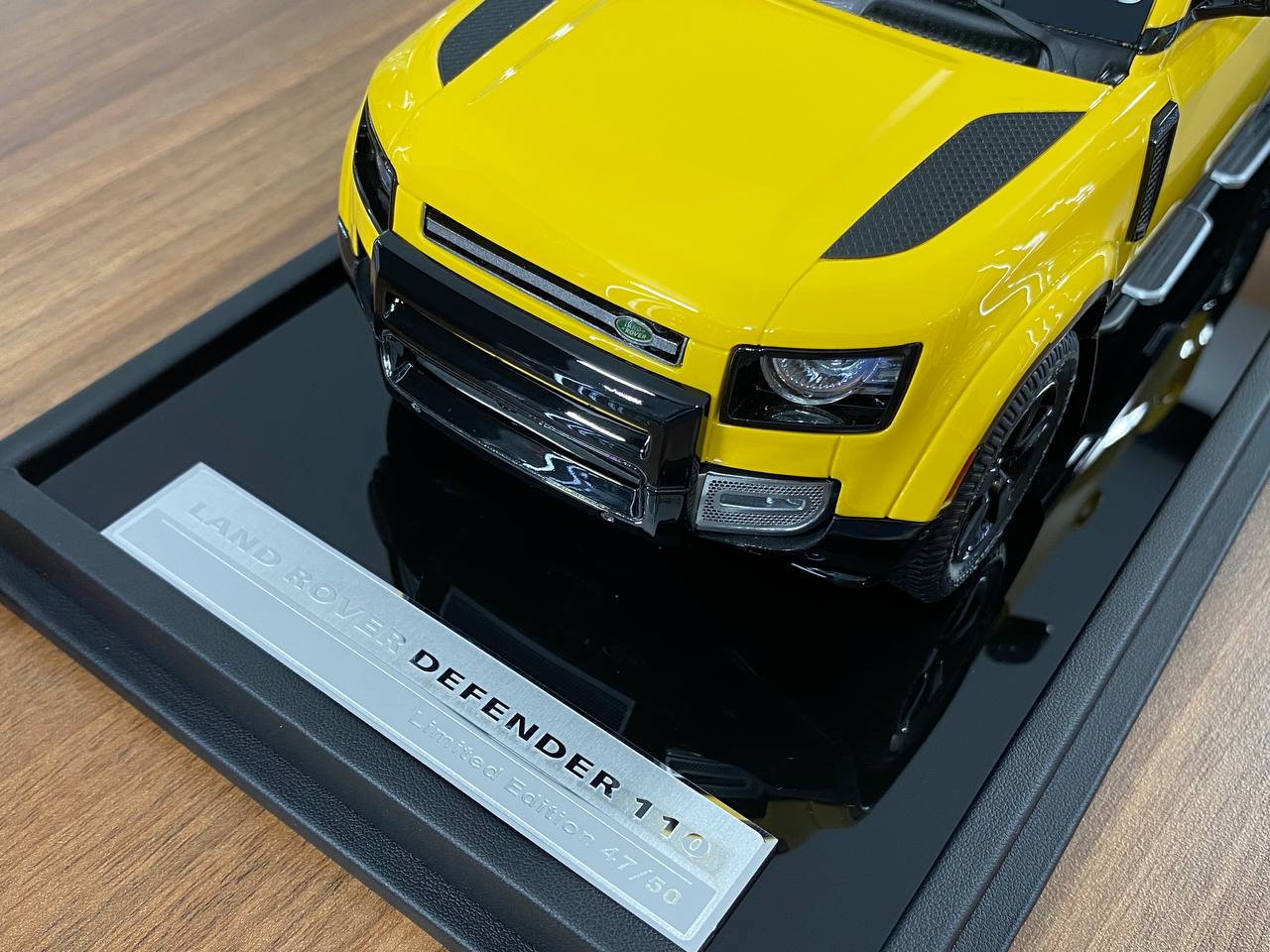 1/18 Resin MotorHelix Land Rover Defender 110 Desert Yellow Limited 50 pcs