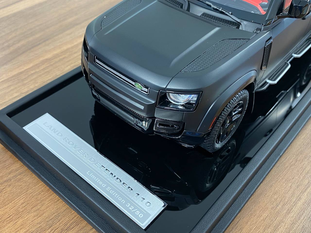 1/18 Resin MotorHelix Land Rover Defender 110 Matt Black Limited 50 pcs