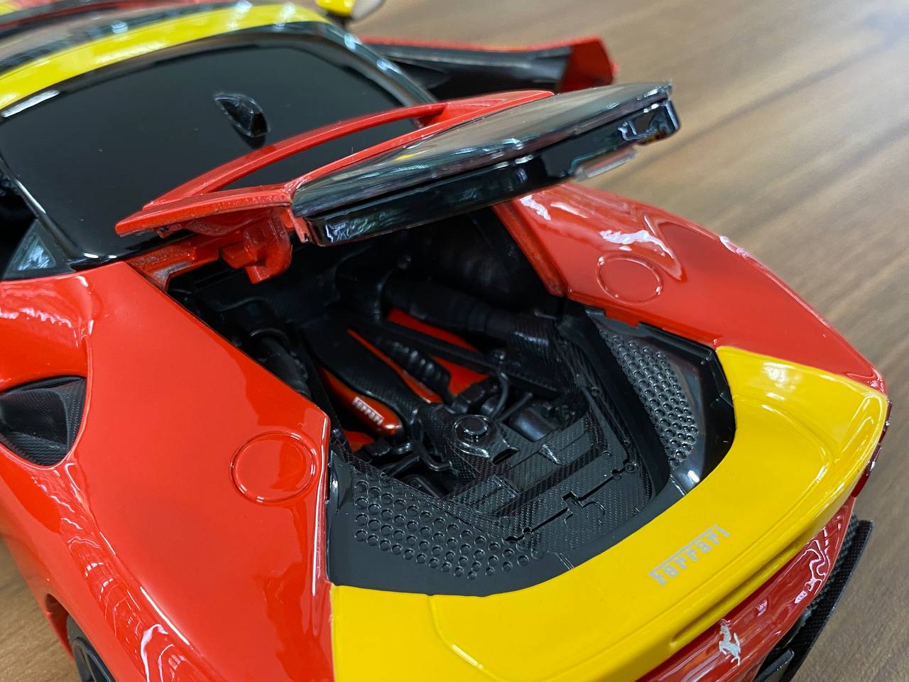 1/18 Diecast Full opening Bburago Ferrari SF90 Stradale Assetto Fiorano #50  Red / Yellow stripe