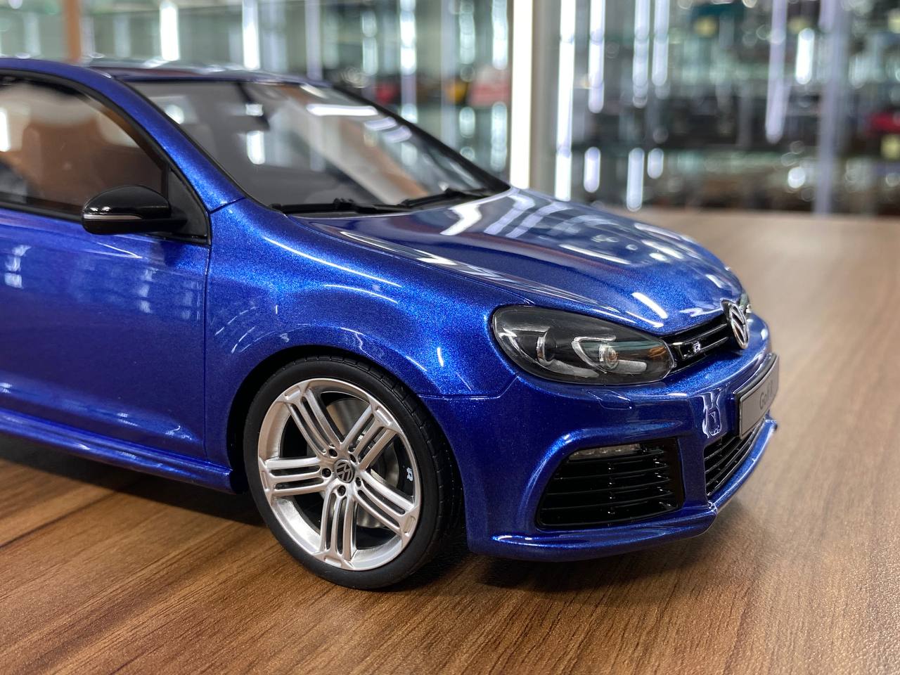 Otto Mobile Volkswagen Golf R VI - 1/18 Resin Model, Blue