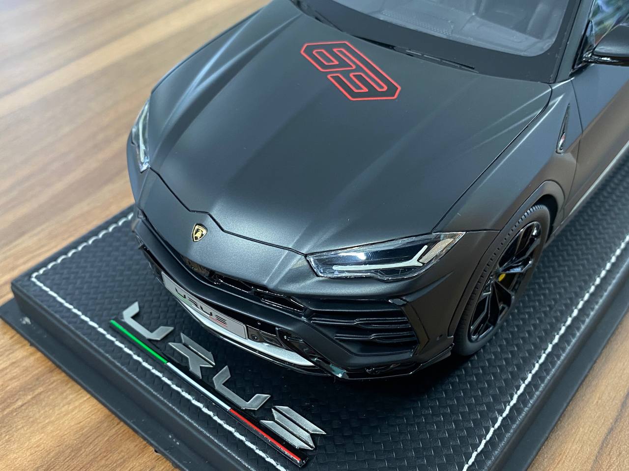 MR Collection Models Lamborghini URUS #63 - 1/18 Resin Model