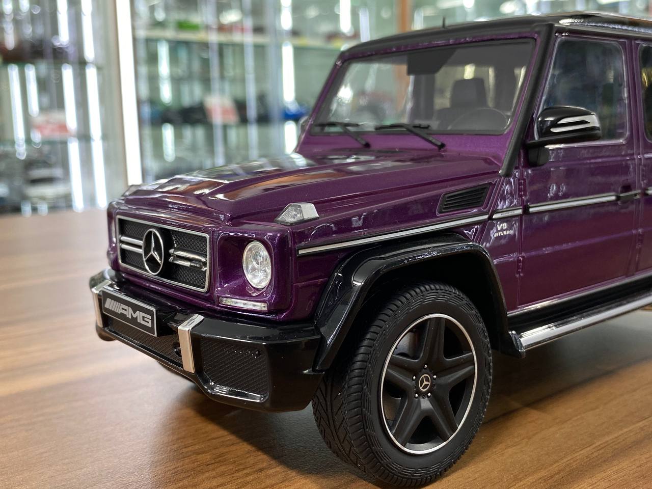 1/18 Mercedes-Benz G-63 Purple Model Car by iScale