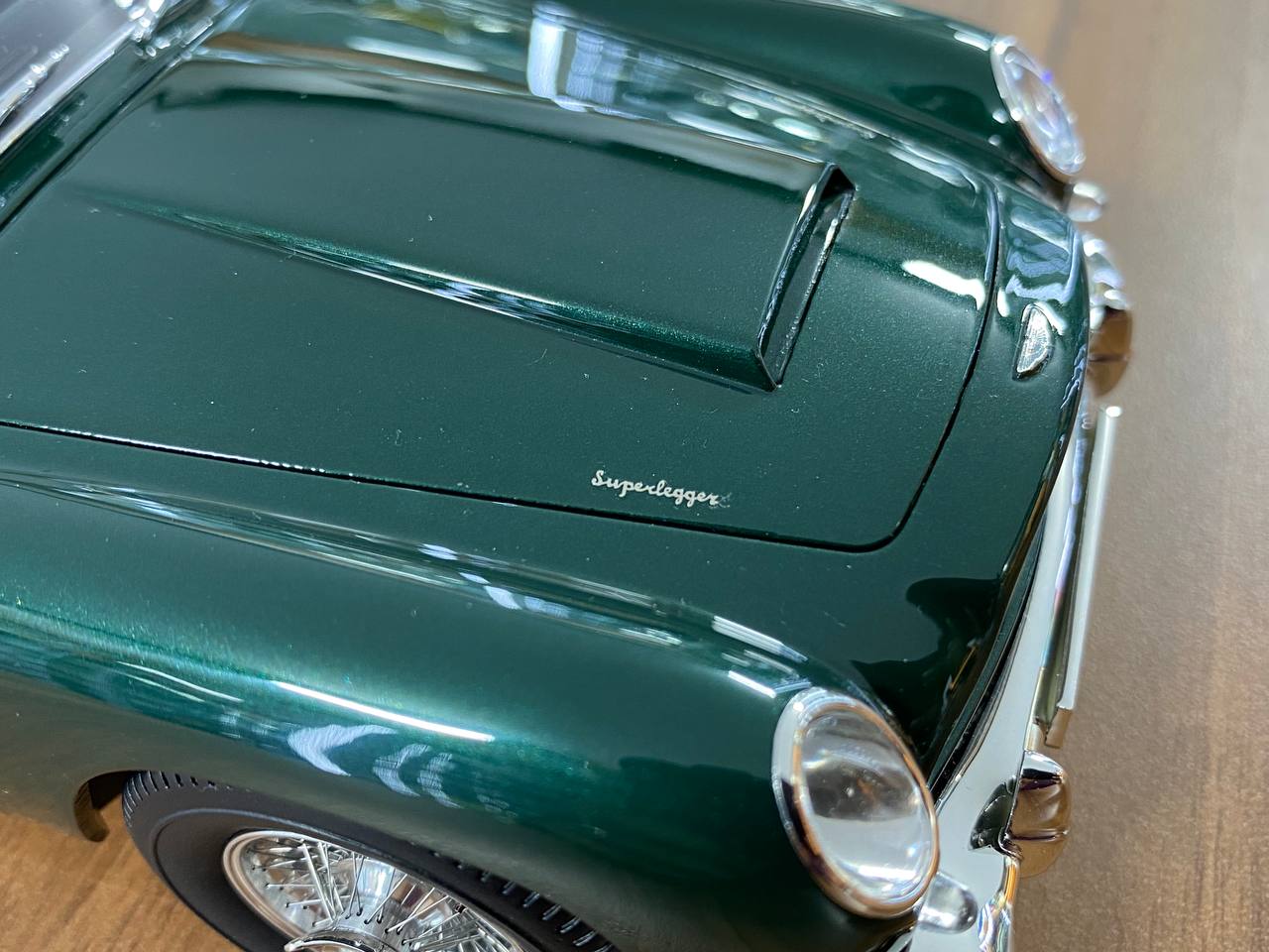 1/18 Aston Martin DB5 Green Diecast collectible full opening model Xiaoguang