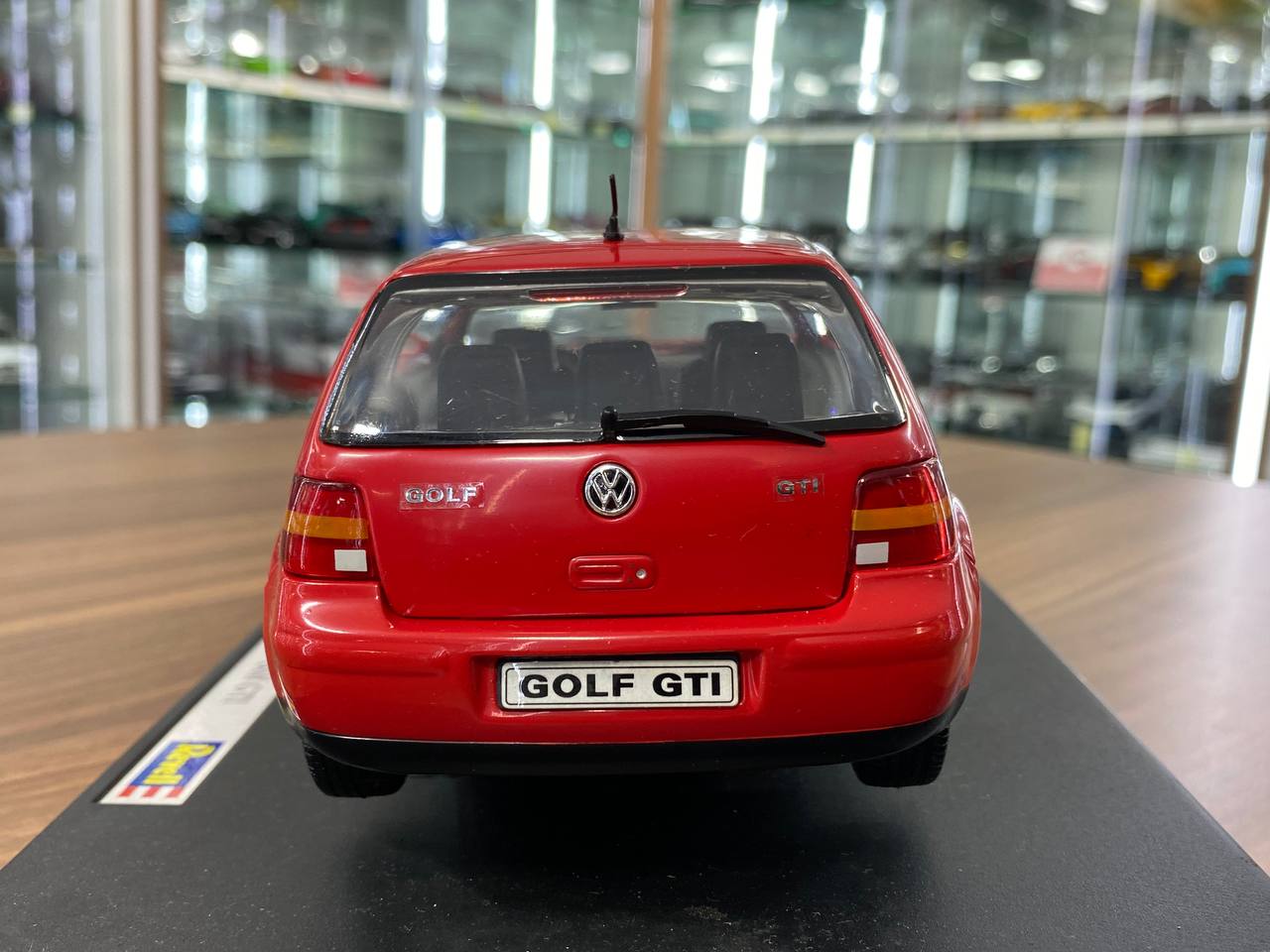 1/18 Diecast Volkswagen Golf GTI 1998 Revell in Red