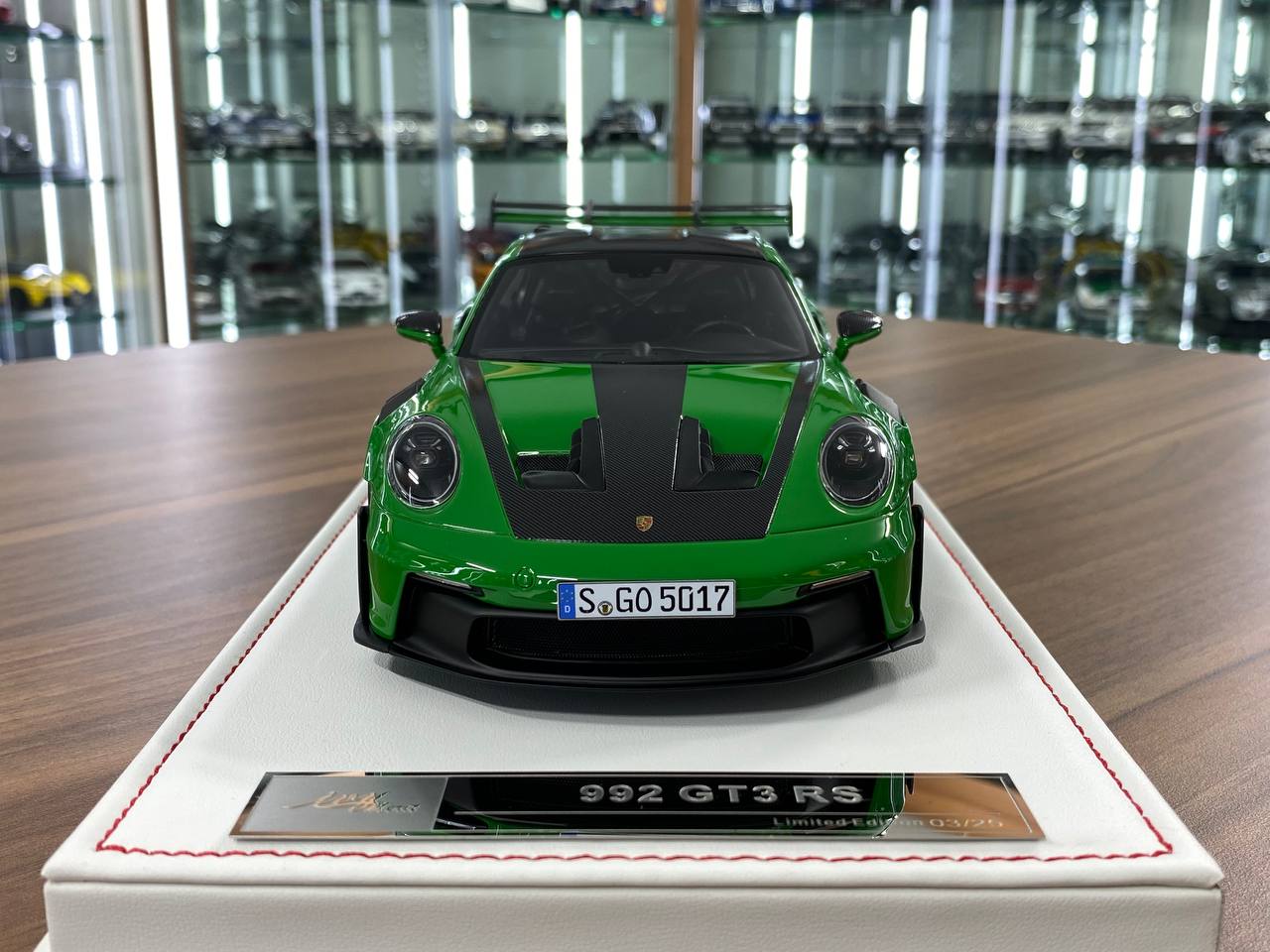 Ivy Model 1/18 Porsche 911 992 GT3 RS Weissach – Python Green with Black Wheels, Limited to 25 pcs.