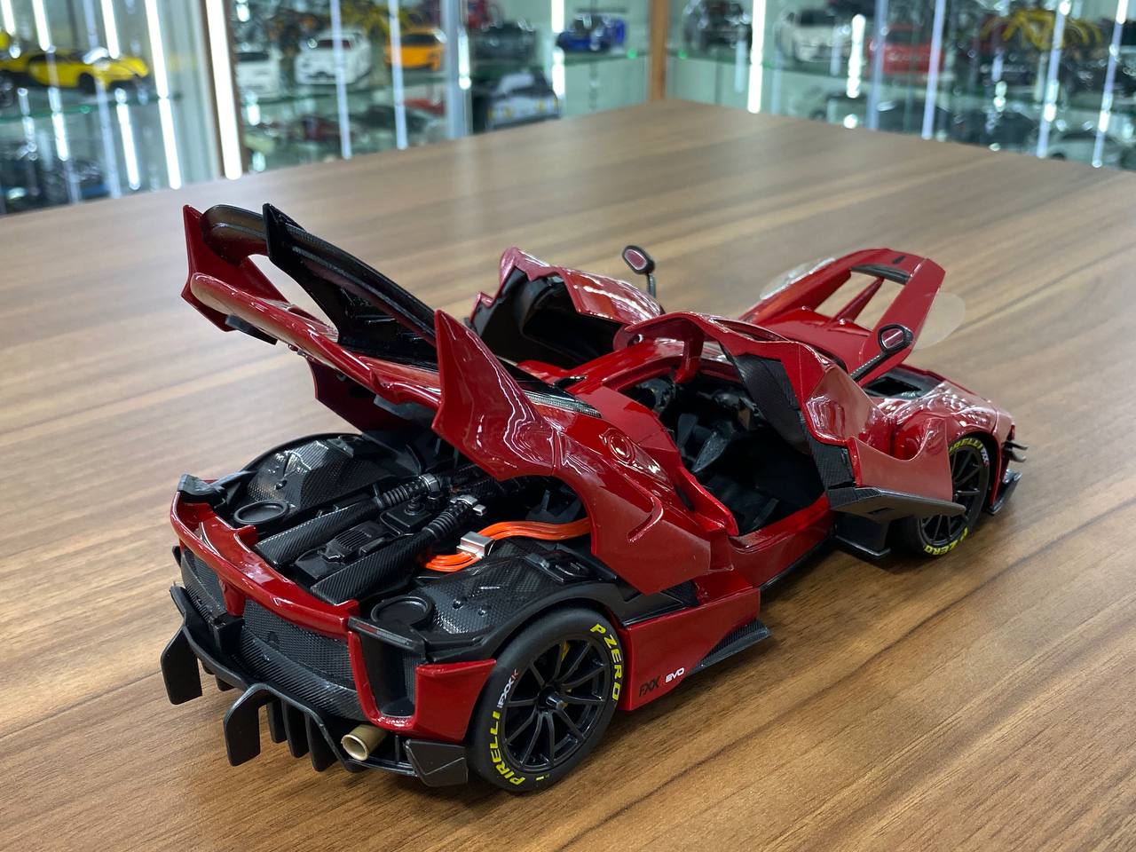 1/18 Metal Diecast Full opening Bburago Ferrari FXX-K EVO Red