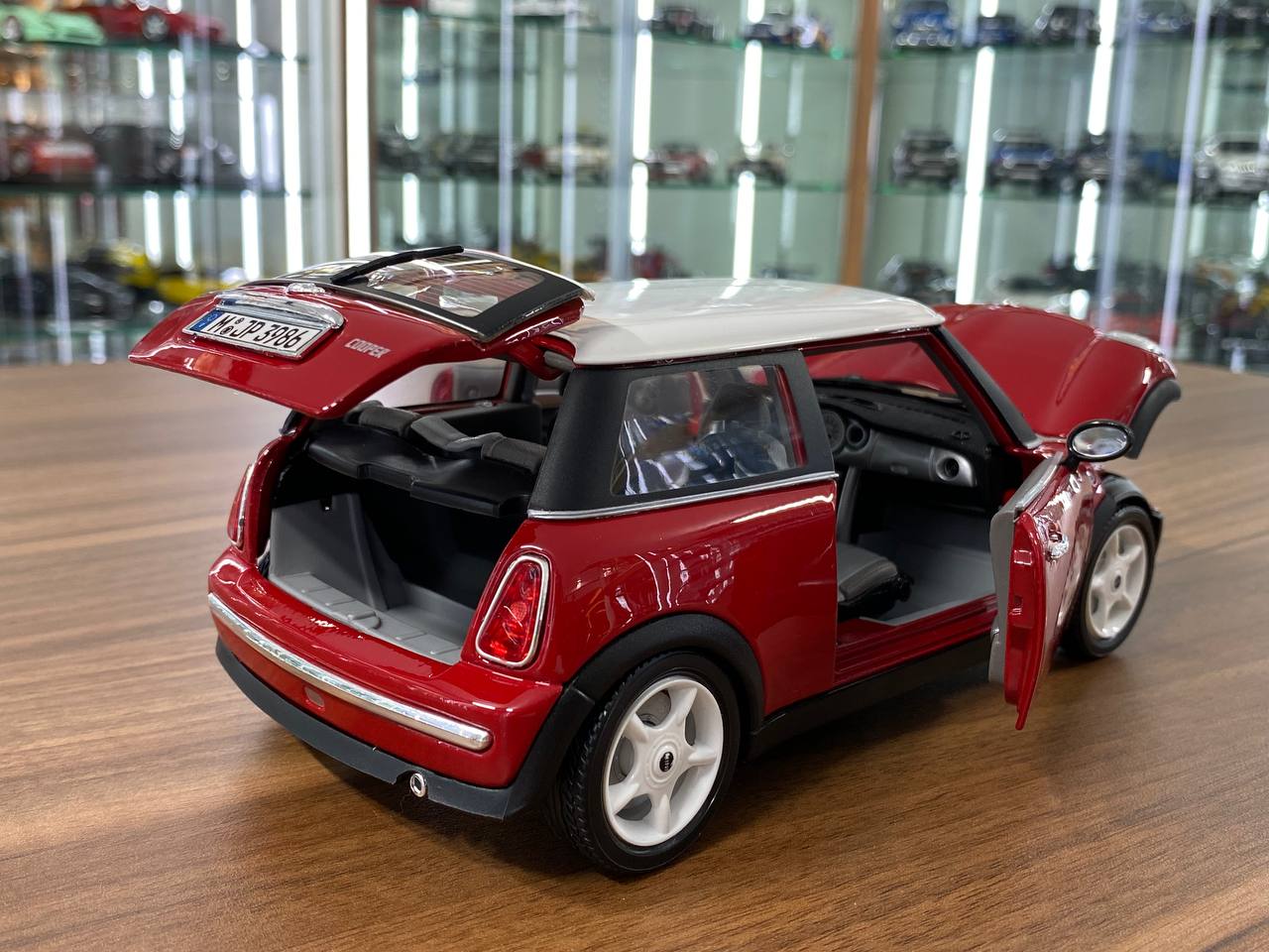 1/18 Metal Diecast Full opening Bburago Mini Cooper Red