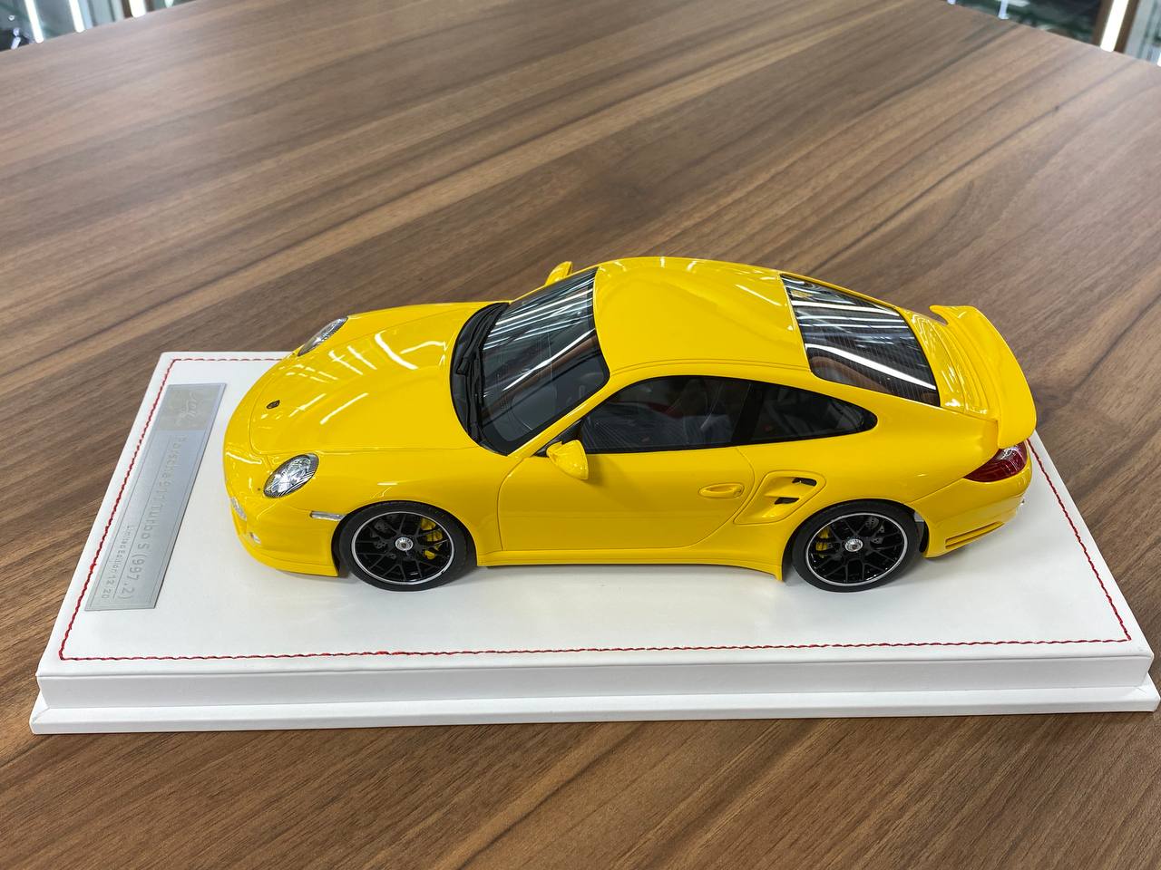 1:18 Resin Porsche 911 Turbo S (997.2) Yellow Exterior with Black Interior Ivy Model
