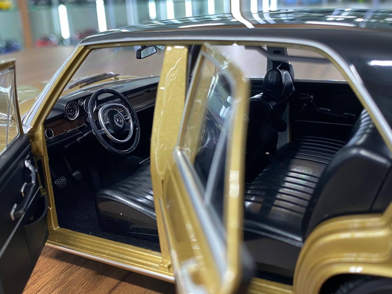 norev-mercedes-benz-280-se-w108-dealer-edition-in-beige