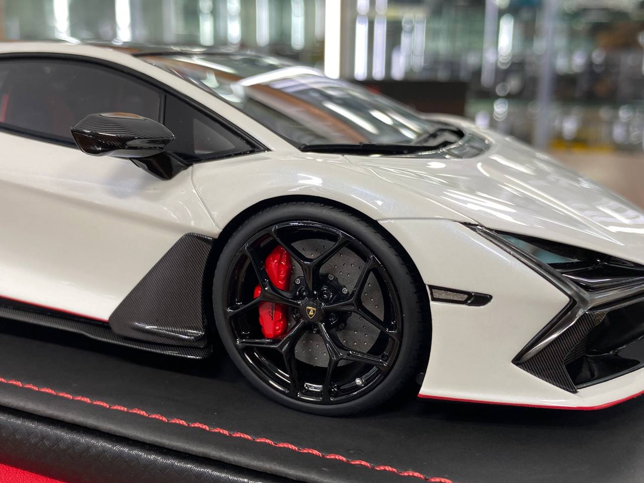 1/18 Resin Model – MR Collection Lamborghini REVUELTO Bianco Siderale with Red Accents