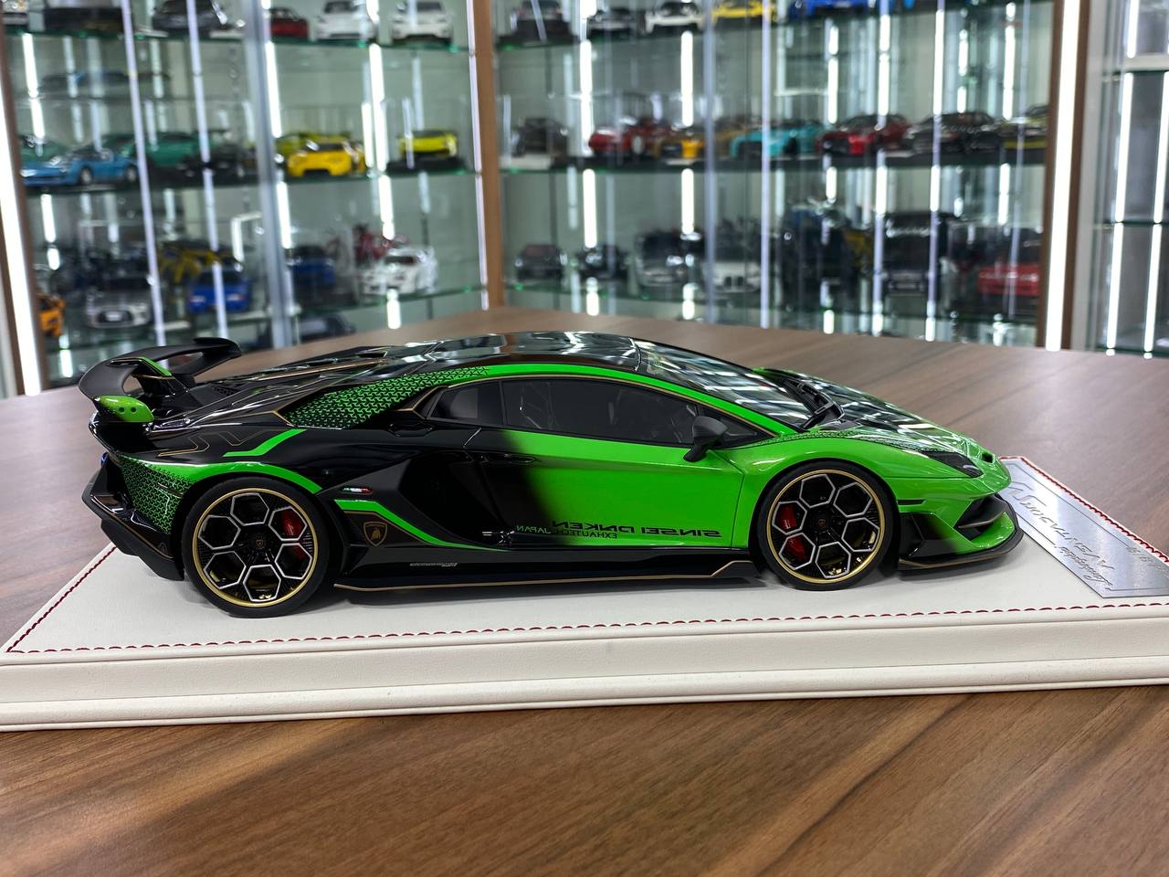1/18 Resin – Davis & Giovanni Lamborghini Aventador SVJ Green Unusual Ltd.Edn.50 pcs