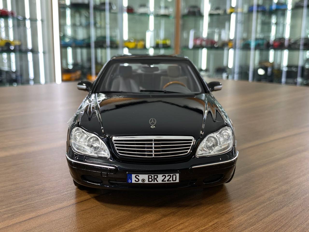1/18 Diecast Model – Norev Dealer Edition Mercedes-Benz S 600 (V220) (2000–2005) in Obsidian Black