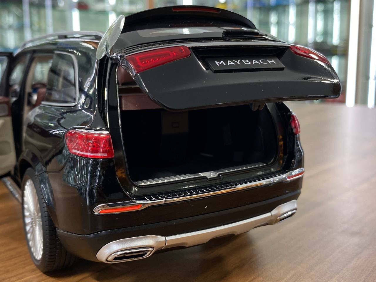 1/18 Diecast Mercedes-Maybach GLS 600 4MATIC Black Paragon Scale Model Car
