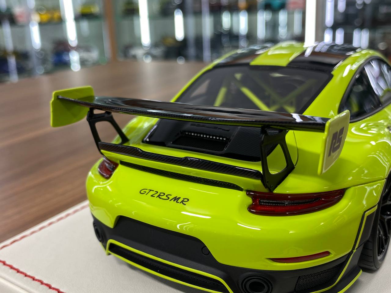1/18 Resin – Davis & Giovanni Porsche 911 GT2 RS MR Neon Yellow / Black Limited Edition: 1 of 1
