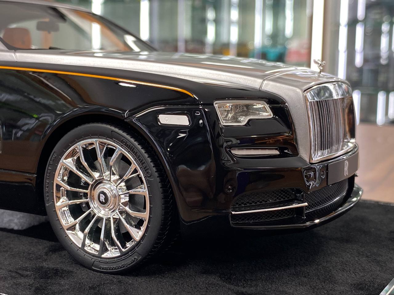 1/18 Resin Rolls Royce Dawn – Black/Silver | H&H | Limited Edition 30 pcs
