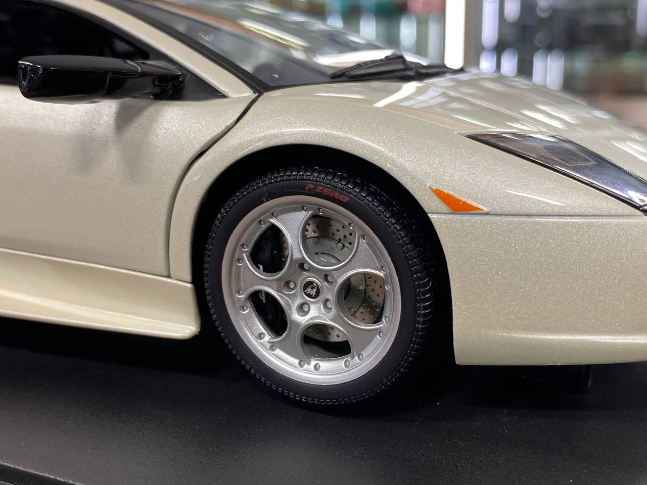1/18 Diecast Lamborghini Murciélago – Balloon White | AUTOart | Full Opening
