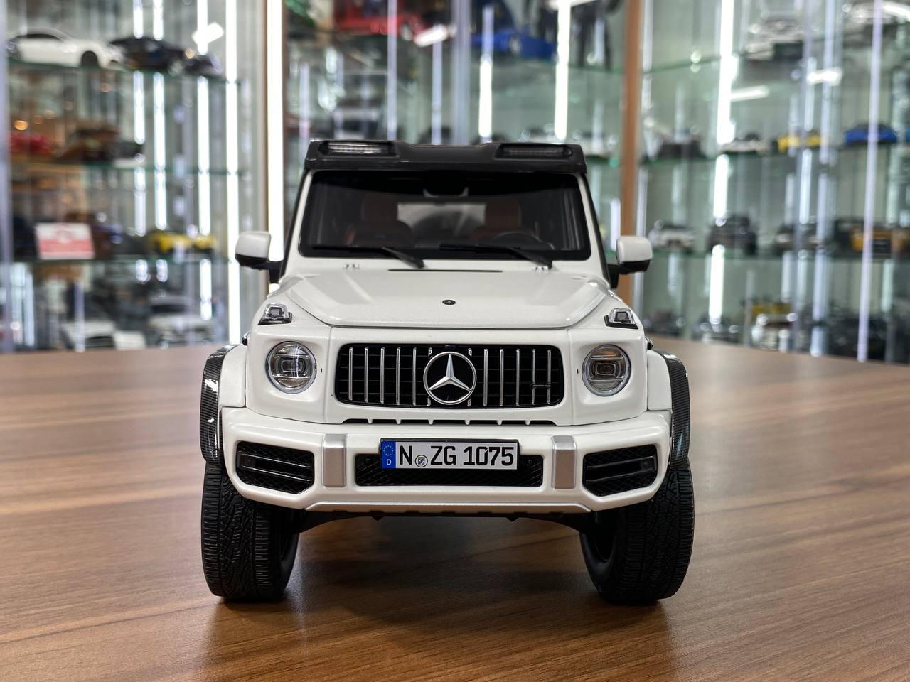 1/12 Diecast NZG Modelle GmbH Mercedes Benz AMG G 63 4x4 Pearl white |Full opening