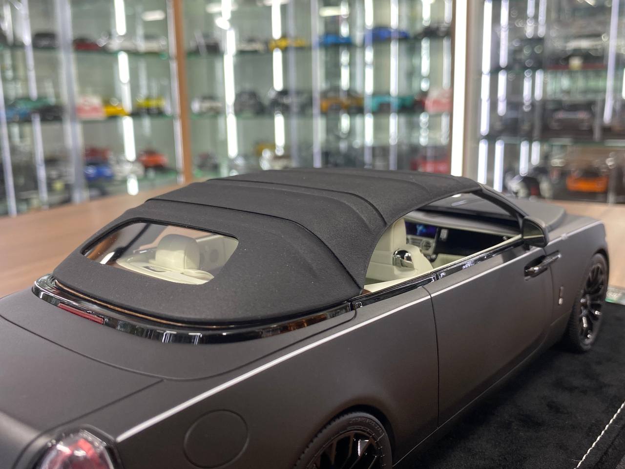 1/18 Resin Model – Rolls Royce Dawn | H&H |Matt Black