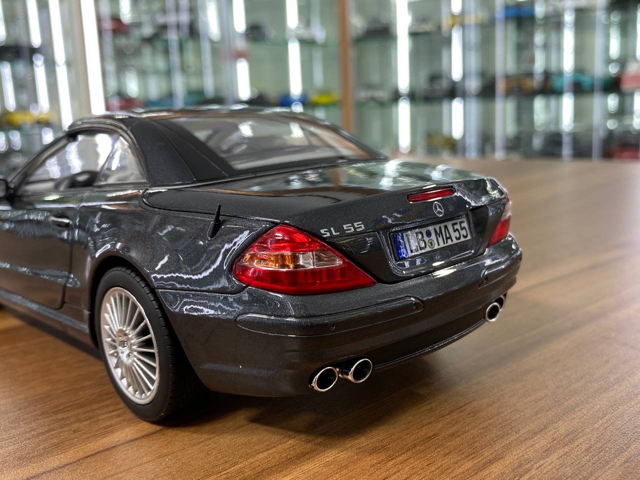 1/18 Diecast Metal Model – Mercedes-Benz SL 55 AMG R230 (2000–2006) | Norev Dealer Edition | Full Opening | Obsidian Black (Grey)