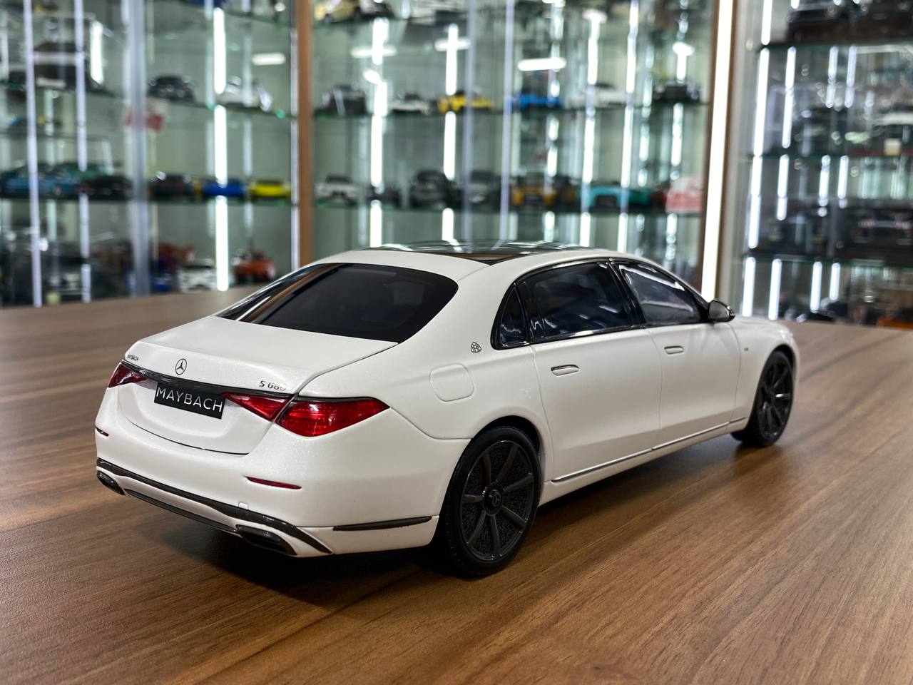 1/18 Diecast Metal Model – Mercedes-Maybach S 680 Night Series | Norev Dealer Edition | Full Opening | Opalite White