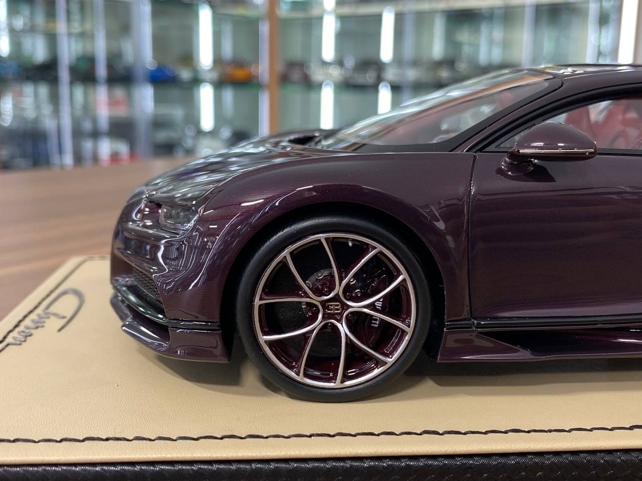 ★ 1:18 MR Collection Bugatti Chiron Sky View – Red Carbon / Black – Limited Edition