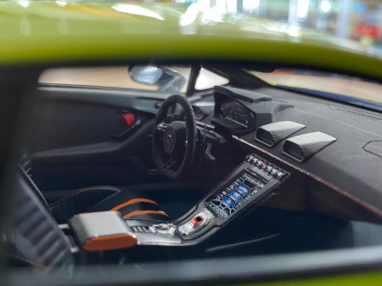 ★ 1/18 Runner Lamborghini Huracan STO Novitec – Green – Limited Edition (66 pcs)