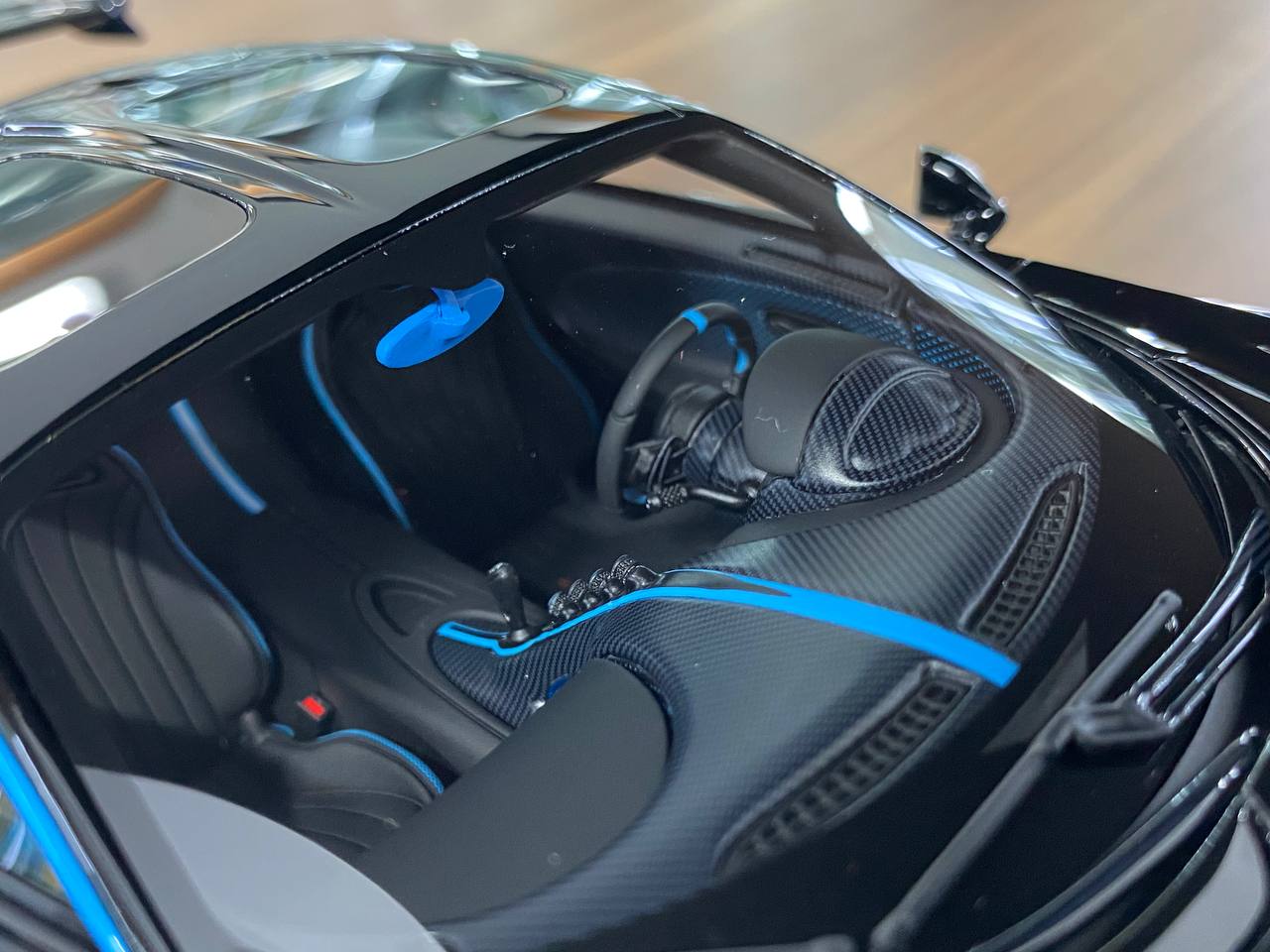 1/18 Resin Model Bugatti Chiron Sport Davis & Giovanni Gloss Black