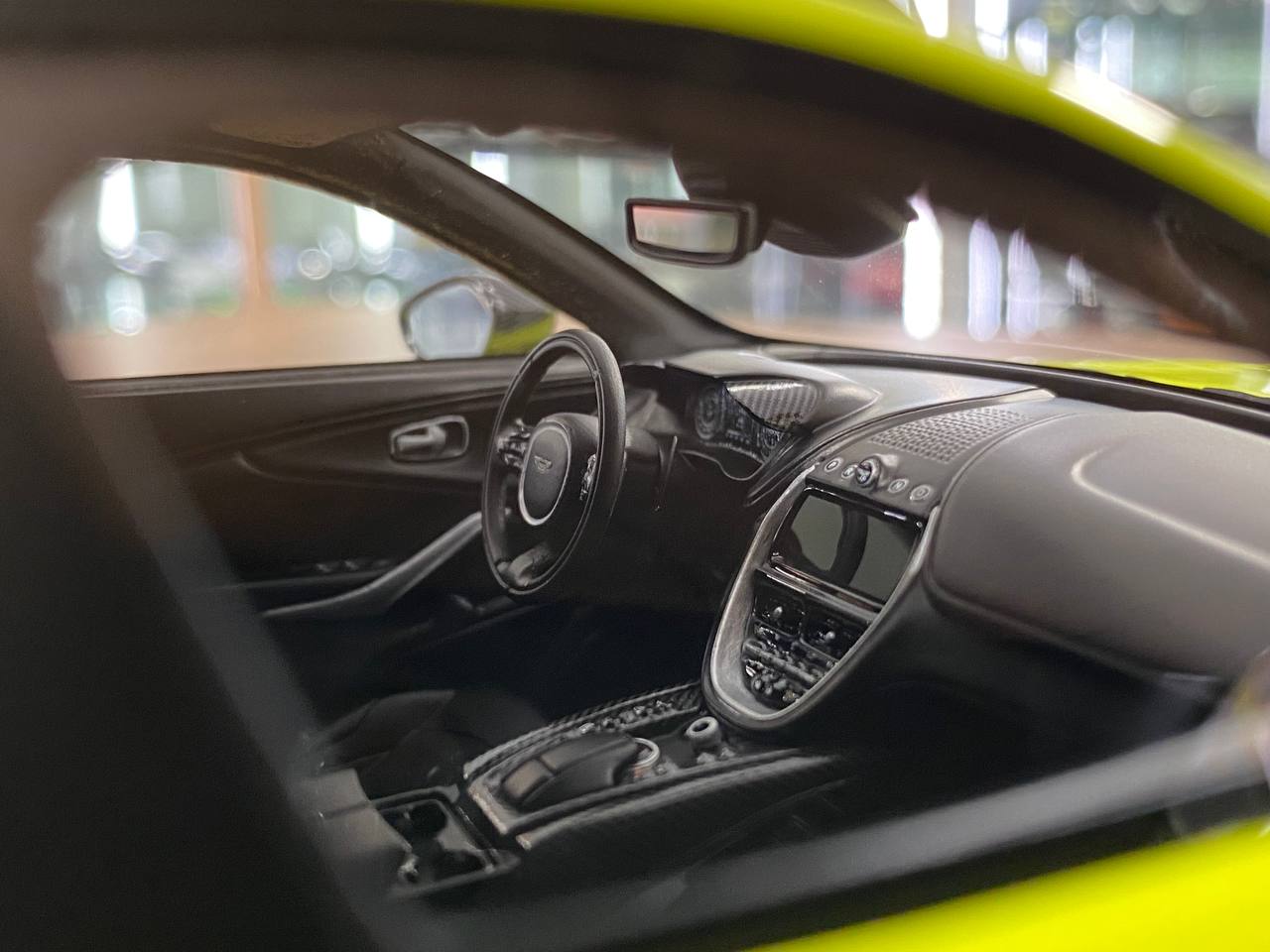 1/18 Resin IVY Model Aston Martin DBX707 Lime Essence Limited 30 pcs