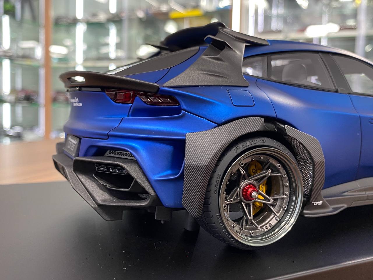 1/18 Resin Dream Walkers Accompanier D775 in Matt Klein blue / black lining Limited 15/99