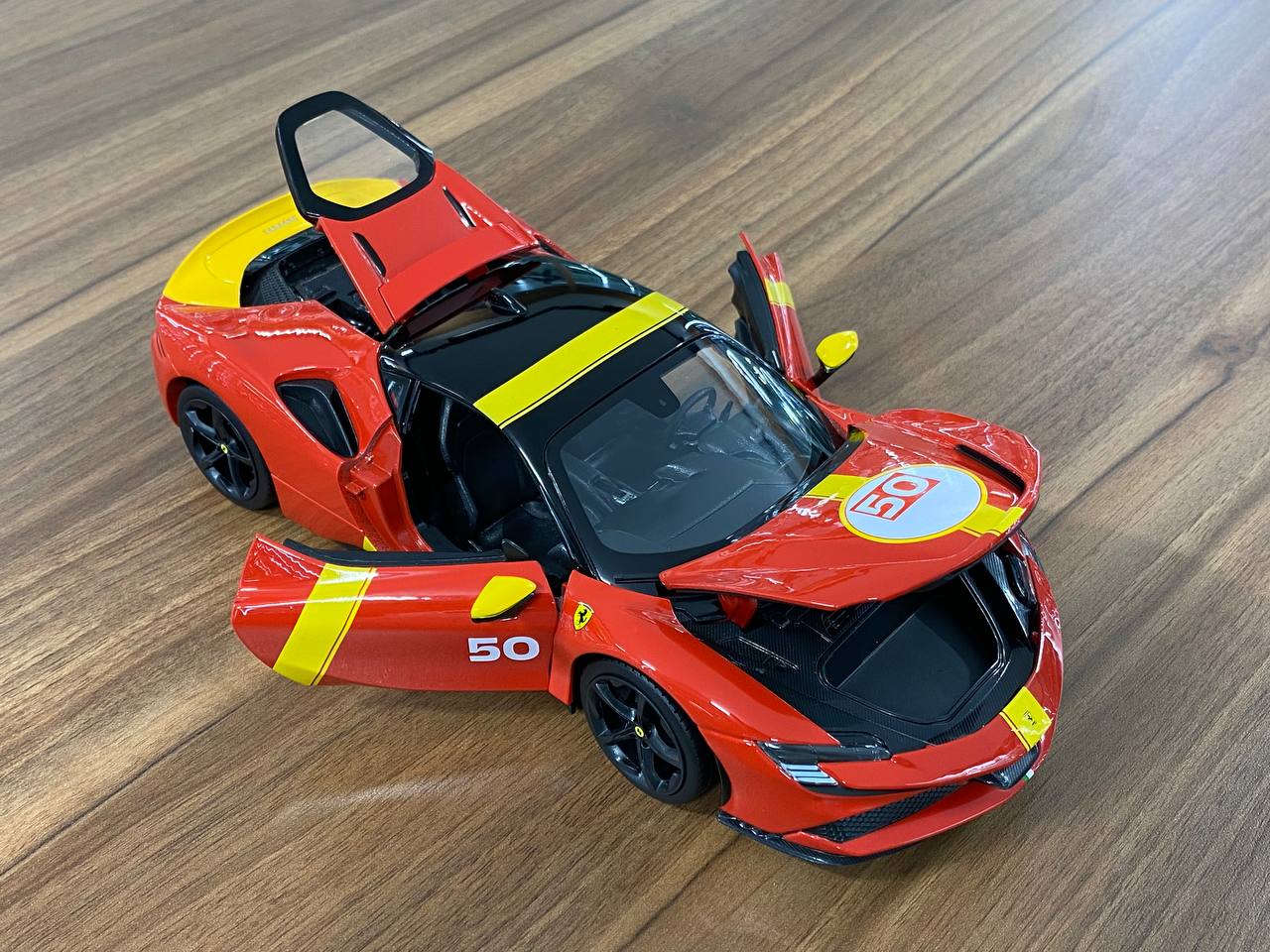 1/18 Diecast Full opening Bburago Ferrari SF90 Stradale Assetto Fiorano #50  Red / Yellow stripe