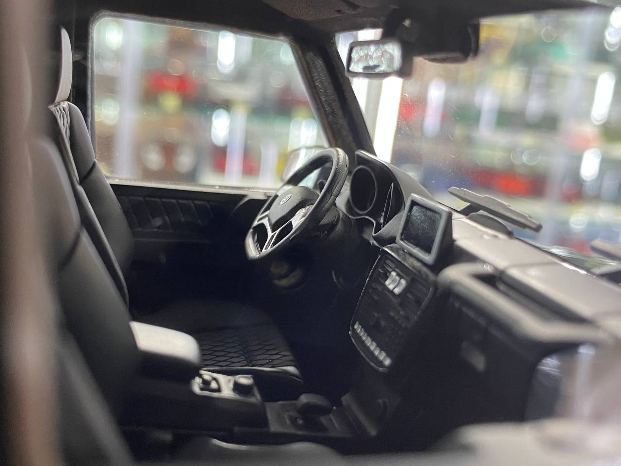 1/18 Mercedes-Benz G650 Landaulet Maybach Black Miniature car by Schuco