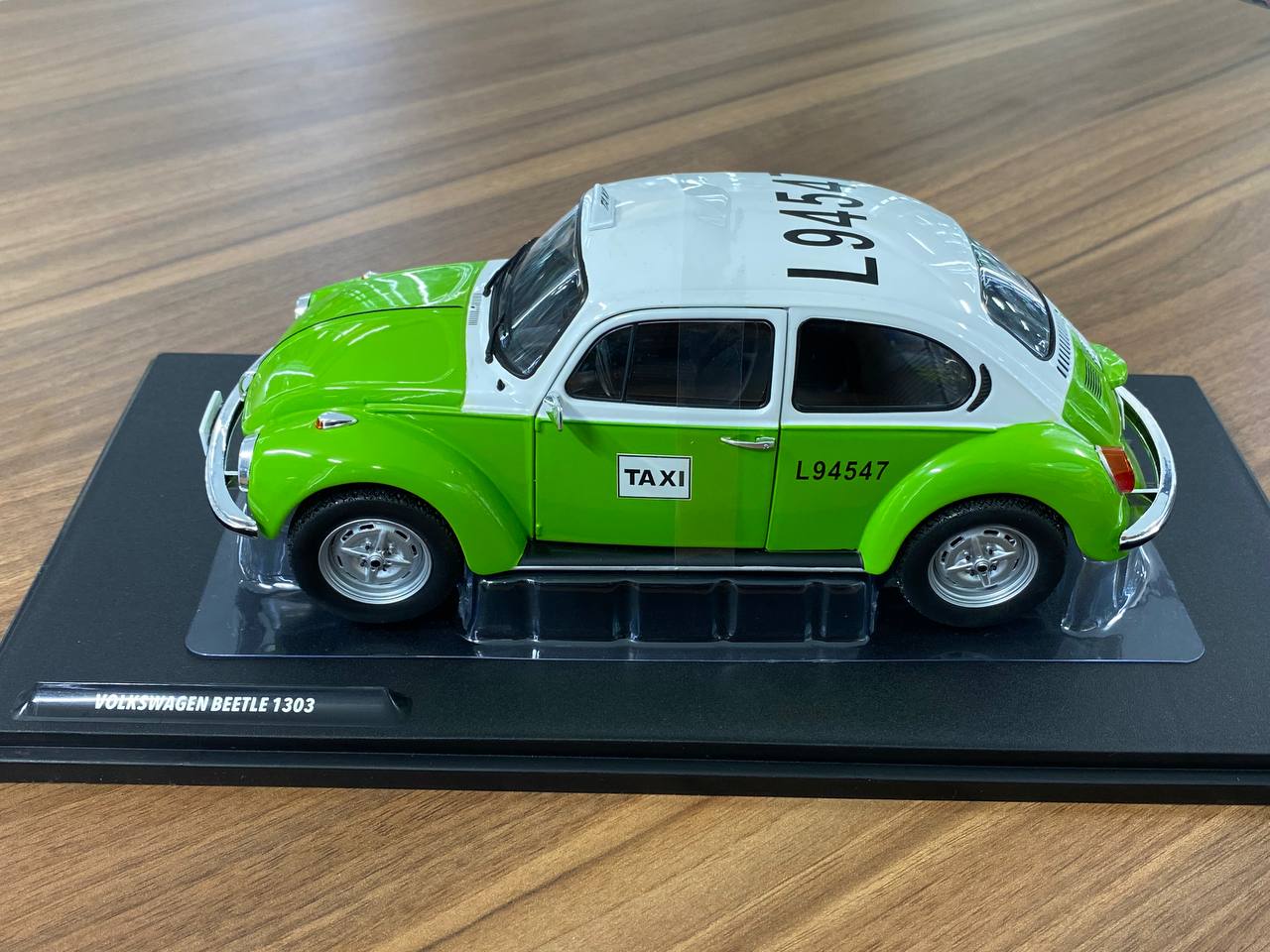 1/18 Diecast Solido VOLKSWAGEN BEETLE 1303 -MEXICAN TAXI (1974) in Green