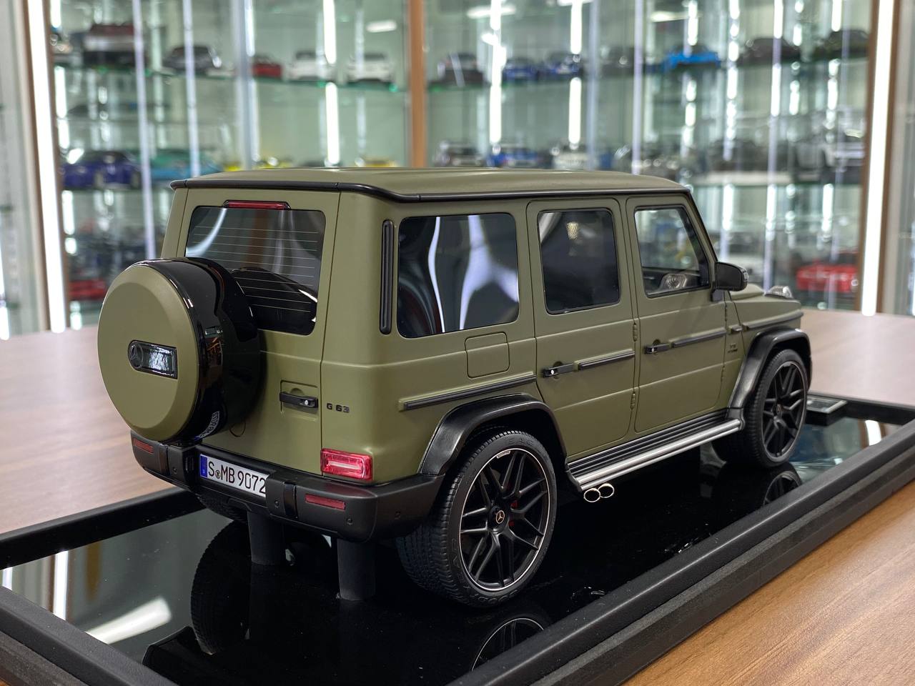 1/18 Mercedes-Benz G-Class G63 AMG W463 V8 Biturbo 2019 Army Green MotorHelix