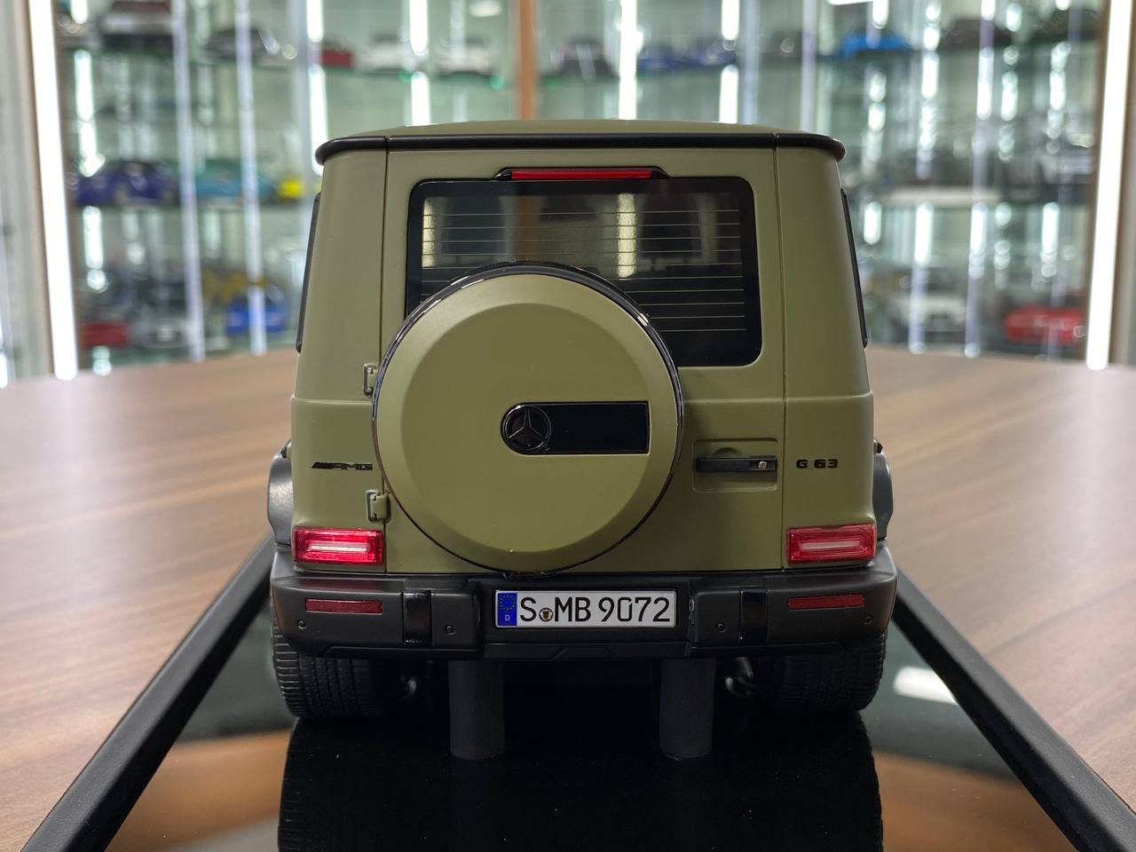 1/18 Mercedes-Benz G-Class G63 AMG W463 V8 Biturbo 2019 Army Green MotorHelix
