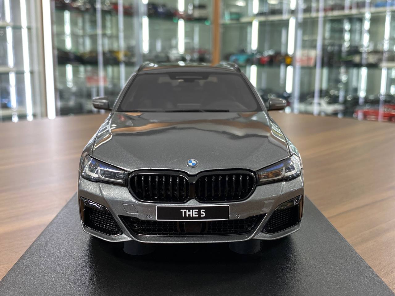 1/18 Resin Model GT Spirit BMW 530e xDrive M Sport Touring G91 – Grey – Limited Edition