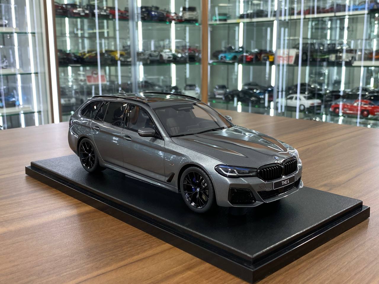 1/18 Resin Model GT Spirit BMW 530e xDrive M Sport Touring G91 – Grey – Limited Edition