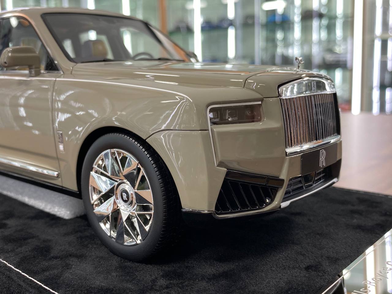 1:18 Resin Model  – H&H Rolls-Royce Cullinan Series II Truffle Marble Brown – Limited 30 pcs