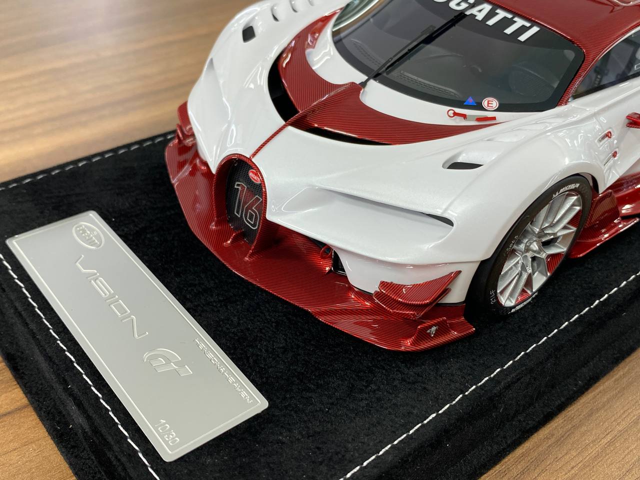 1/18 resin Models Limited 30 pcs HH Models Bugatti Vision GT Pearl White / Red carbon