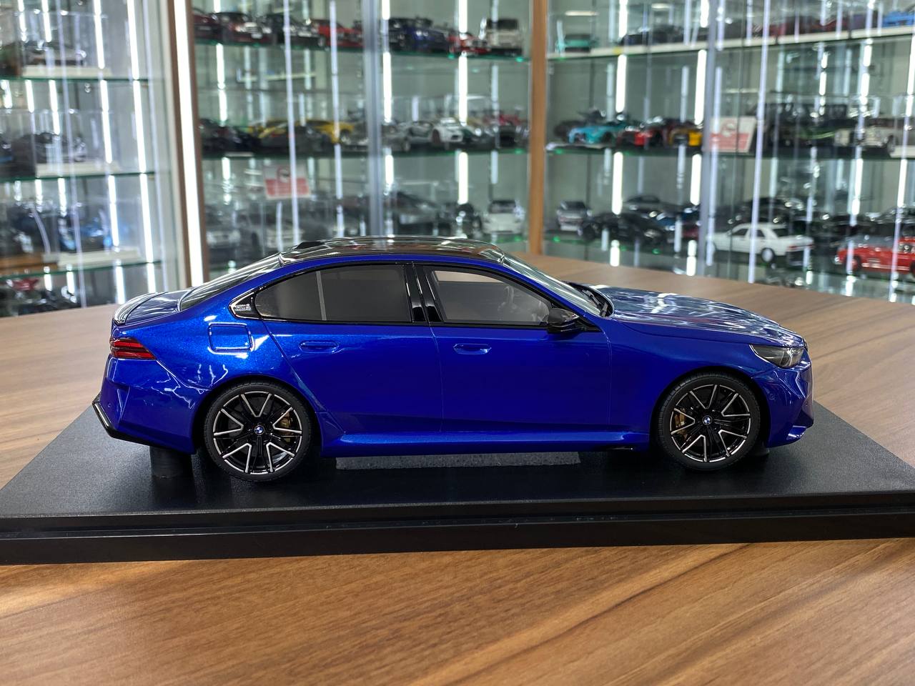 /18 Resin Model GT Spirit BMW M5 G90 – Blue Metallic – Limited Edition