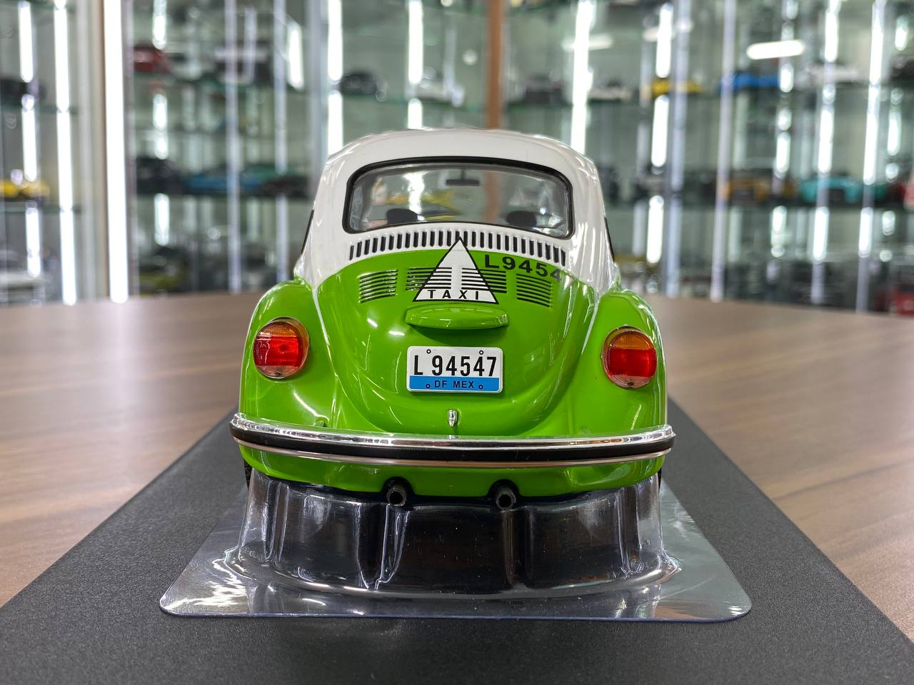 1/18 Diecast Solido VOLKSWAGEN BEETLE 1303 -MEXICAN TAXI (1974) in Green