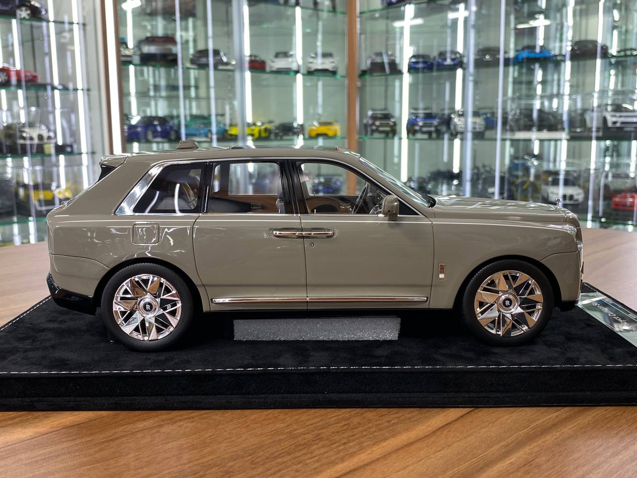 1:18 Resin Model  – H&H Rolls-Royce Cullinan Series II Truffle Marble Brown – Limited 30 pcs