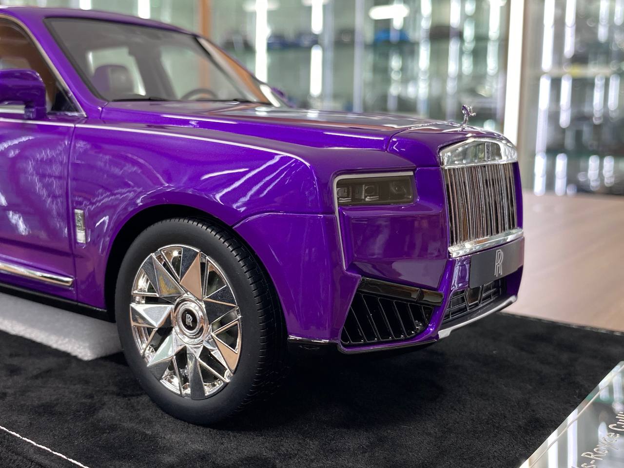 1:18 Resin – H&H Rolls-Royce Cullinan Series II Twilight Purple – Limited 30 pcs
