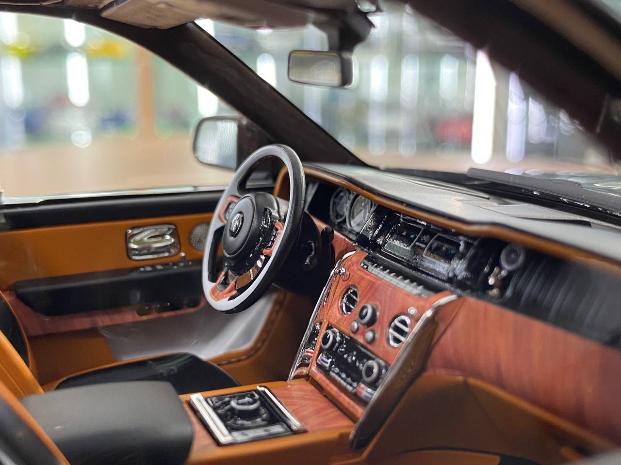 1:18 Resin – H&H Rolls-Royce Cullinan Series II Diamond Black – Limited 30 pcs