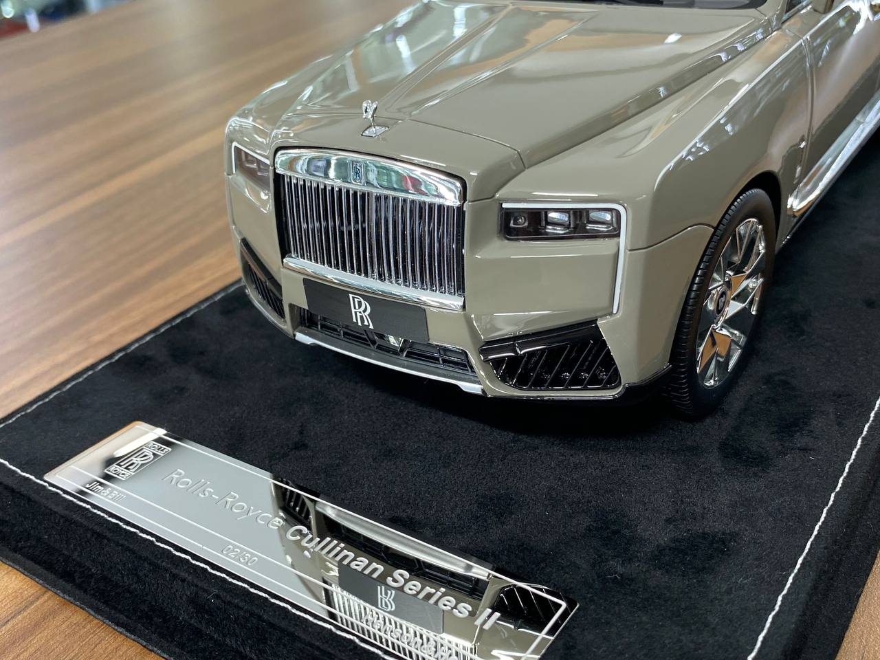 1:18 Resin Model  – H&H Rolls-Royce Cullinan Series II Truffle Marble Brown – Limited 30 pcs