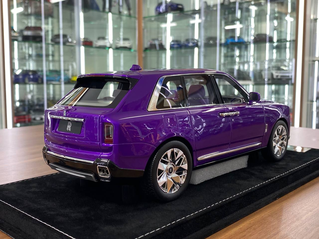 1:18 Resin – H&H Rolls-Royce Cullinan Series II Twilight Purple – Limited 30 pcs