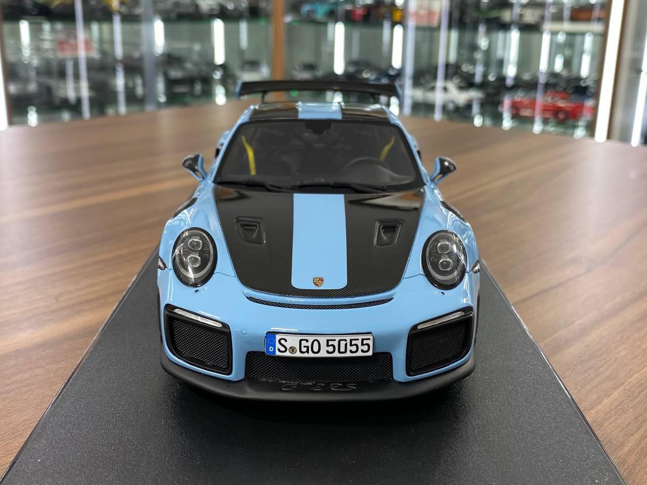 1/18 Resin Model GT Spirit Porsche 911 (991.2) GT2 RS – Gulf Blue – Limited Edition