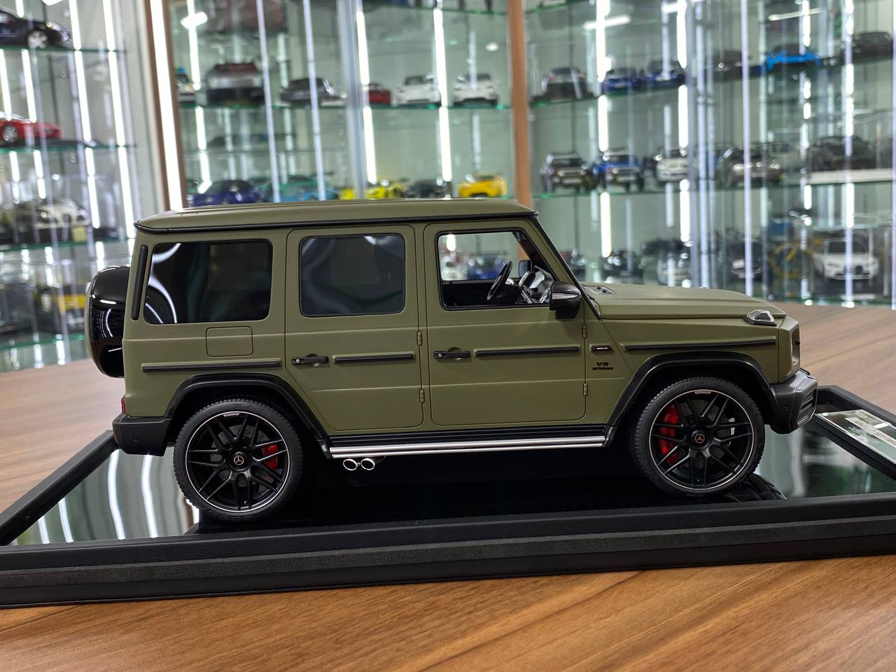 1/18 Mercedes-Benz G-Class G63 AMG W463 V8 Biturbo 2019 Army Green MotorHelix